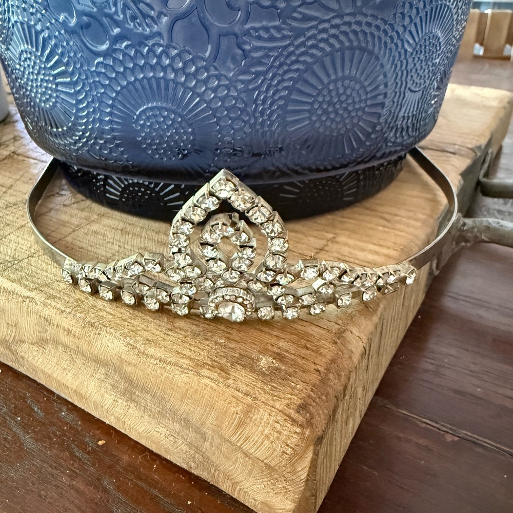 VINTAGE SILVER (METAL)  AND RHINESTONE TIARA
